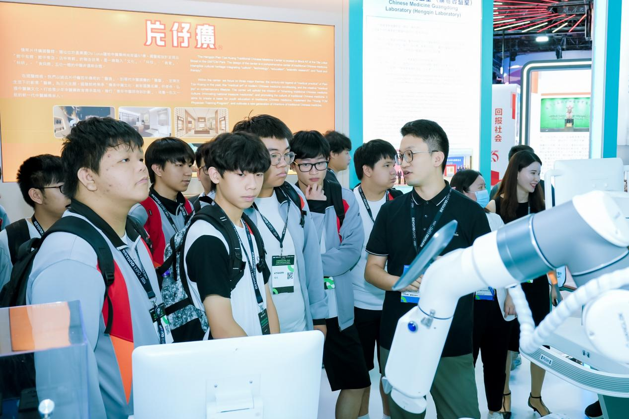 首次!中芯国际跃升全球第三华虹第六；横琴50+ IC企业亮相BEYOND Expo 2024；裁员潮下研发人数不降反升(图13)