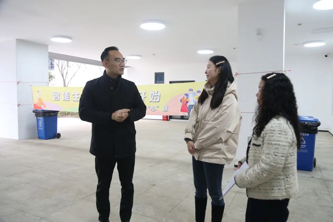 “元宵送暖情满汇川家”——蔺佳慰问汇川技术员工共话佳节温情(图2)