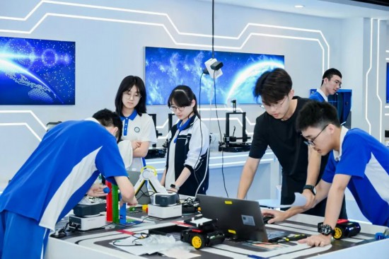 “零距离”接触尖端科技！深圳光明这场科技节太硬核了(图2)