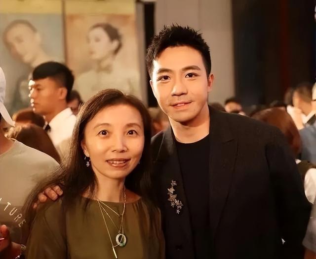 她是写出无数“大女主”的金牌编剧回家却成团宠老公儿子化身最强助攻(图6)