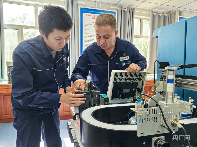 【中国梦·大国工匠篇】库尔班江·巴拉提：用创新护航企业高质量发展(图3)