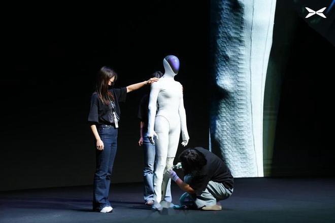 突发特讯！小鹏IRON机器人发布后马斯克点赞引发高度关注(图2)