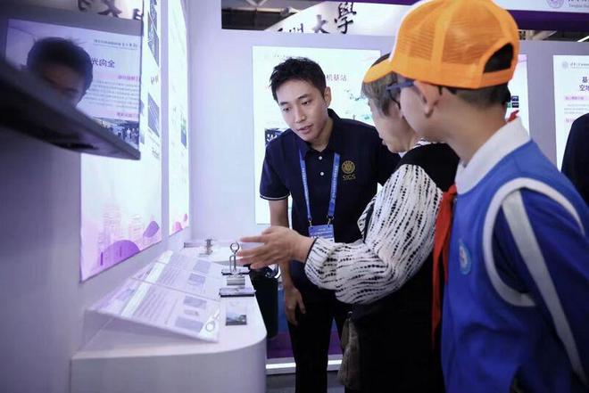 既观“人体”又望“宇宙” 深圳高校高交会上的创新边界与人文温度(图2)