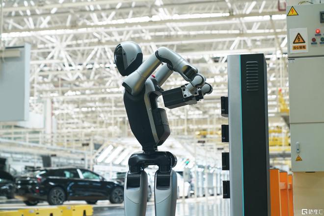 产能竞赛前夜抢先布局供应链优必选31亿港元配售夯实“链主”地位