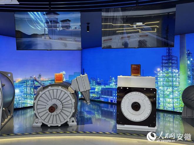 “双凤”展翼 “三力”齐鸣①丨在“看不见”的赛道里做冠军